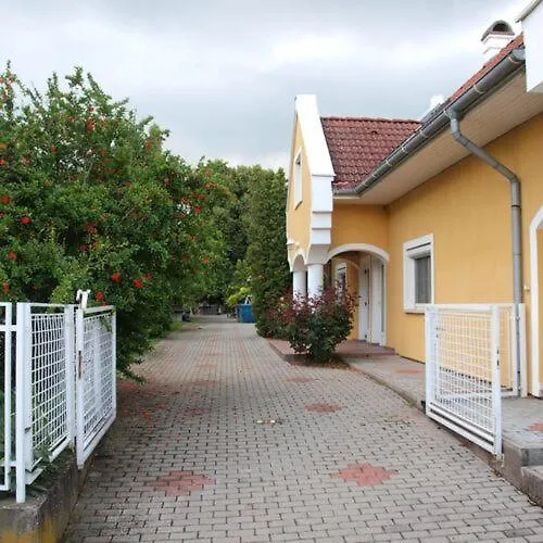 Yellow Rose Daire Balatongyörök