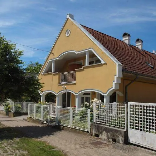Daire Yellow Rose Balatongyörök